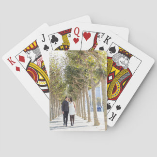 金 + カードを遊んでいるアレックス トランプ