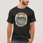 釜山韓国橋トラベルアートバッジ Tシャツ<br><div class="desc">釜山レトロベクトル旅行デザイン。韓国の港湾都市である釜山は、ビーチや山、寺院で知られている。</div>