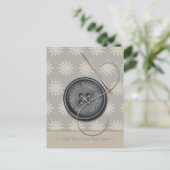 針付きボタン及び糸裁縫デザイン ポストカード (スタンド正面)