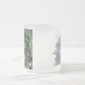 針葉樹の枝に生まれる フロストグラスマグカップ (中央)