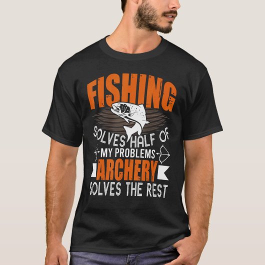 釣りとアーチェリーで問題解決 釣り人 Tシャツ (正面)