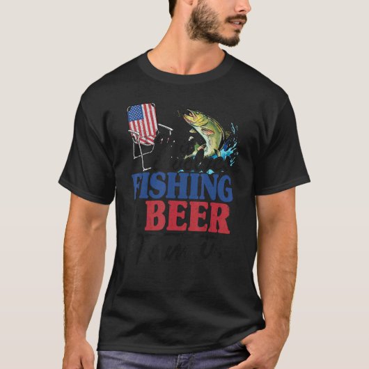 釣りとビールが絡むなら僕はアメリカ国旗の中にいます Tシャツ (正面)