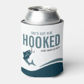 釣りのバチェラーパーティー 面白い 彼女は彼を釣り上げた 缶クーラー (缶正面)