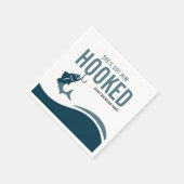 釣りの独身パーティー 面白い 彼女は彼を釣り上げた スタンダードカクテルナプキン (角)