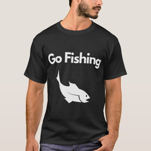 釣りは立ったままできる最高のファンです Tシャツ (正面)