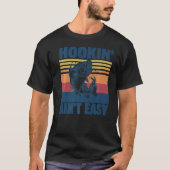 釣りは簡単じゃない 釣り フィッシャーマン Tシャツ (正面)