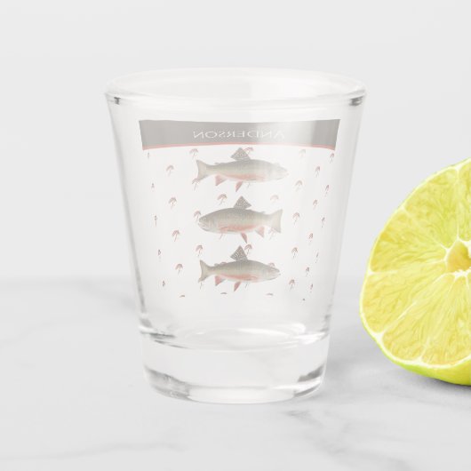 釣りモノグラムのをする漁師がブルックのトラウトを撃った ショットグラス (裏面)