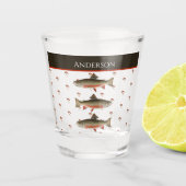 釣りモノグラムのをする漁師がブルックのトラウトを撃った ショットグラス (正面)