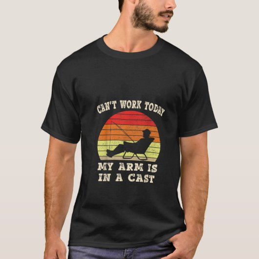 釣り人カント今日は腕がギプスだ Tシャツ (正面)