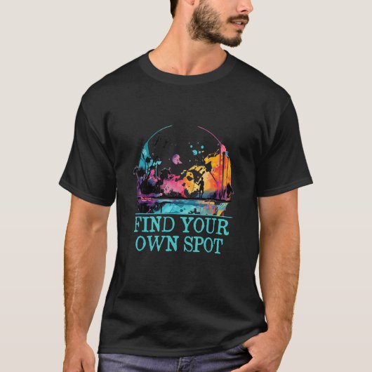 釣り仲間と自分だけの場所を見つけよう フィッシャーマン Tシャツ (正面)