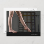 釣り合い梁の女の子の歩く ポストカード (正面/裏面)