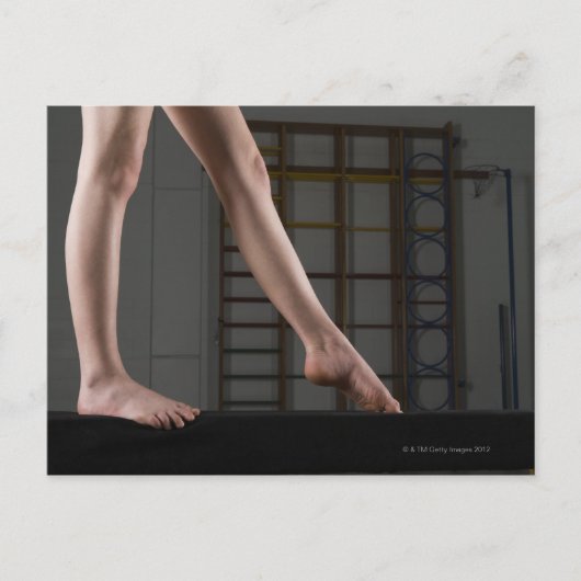 釣り合い梁の女の子の歩く ポストカード (正面)