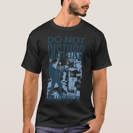 釣り好きな恋人に触れないで Tシャツ (正面)