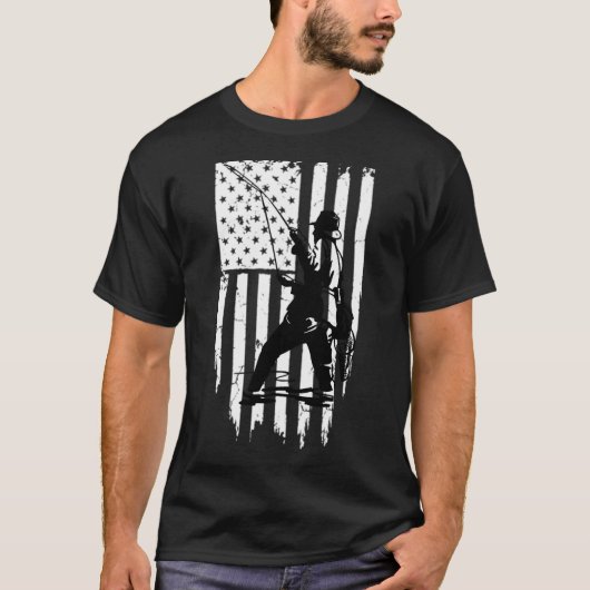 釣り好きな男性のフラグ 楽しい Tシャツ (正面)