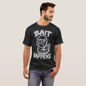 釣り好きのためのユーモアあふれる一言「Bait Happens」 Tシャツ (正面フル)