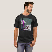 釣り桟橋の上の紫の蝶 Tシャツ (正面フル)