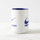 釣り釣り人コア – 釣り餌を取る マグカップ (中央)