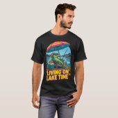 釣竿と帽子で釣りをする魚 Tシャツ (正面フル)