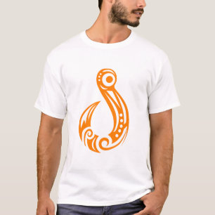 釣鉤のMatauのマオリのオレンジ-ギフトのアイディア Tシャツ
