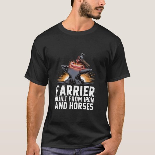 鉄と馬から造られた蹄鉄工 Tシャツ (正面)