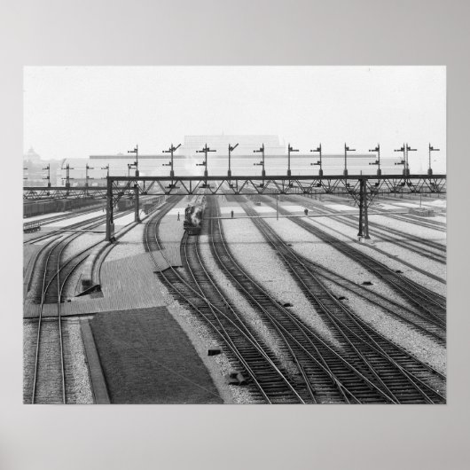 鉄道の操車場、1907年。ヴィンテージ写真 ポスター (正面)