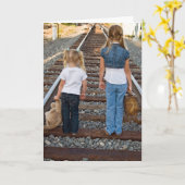 鉄道線路の小さな女の子さようなら カード (黄色い花)