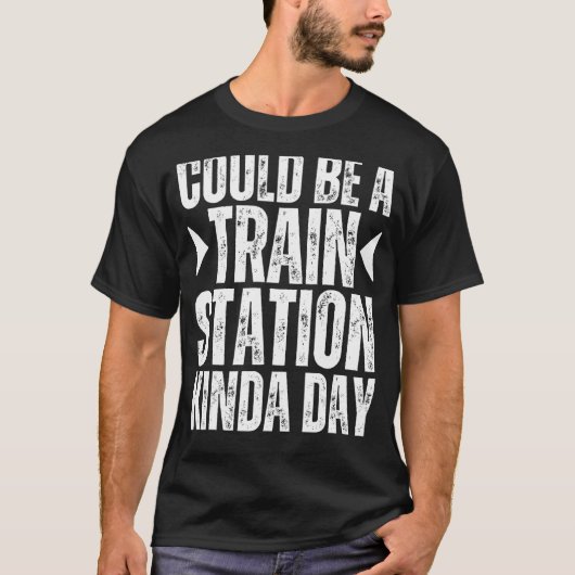 鉄道駅Kinda Day Train Station Kになる可能性がある Tシャツ (正面)