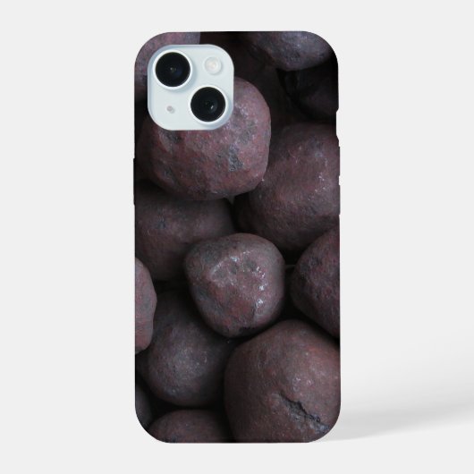 鉄鉱石ペレット iPhone 15ケース (裏面)