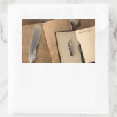 鉛筆と古い本、羽の蔵書票シール 長方形シール (バッグ)