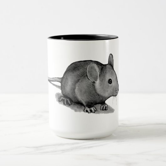 鉛筆の小さい灰色のマウス: 現実主義の芸術 マグカップ (中央)