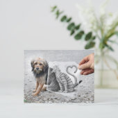 鉛筆Vsカメラ – 犬と猫 ポストカード (スタンド正面)