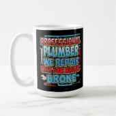 鉛管工私達はあなたの夫が壊したものを修理します コーヒーマグカップ (左)