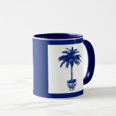 鉢付きヤシの木 – ネイビーブルーとホワイト マグカップ (正面右)