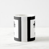 鉢植えのヤシの木 – 白黒 コーヒーマグカップ (中央)