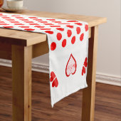 鉱山のバレンタインデーのハートの水玉模様の赤いピンクがあって下さい ショートテーブルランナー (インサイチュ)