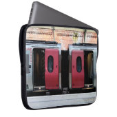 銀と赤 ラップトップスリーブ (正面右)