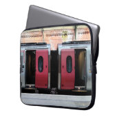 銀と赤 ラップトップスリーブ (正面左)