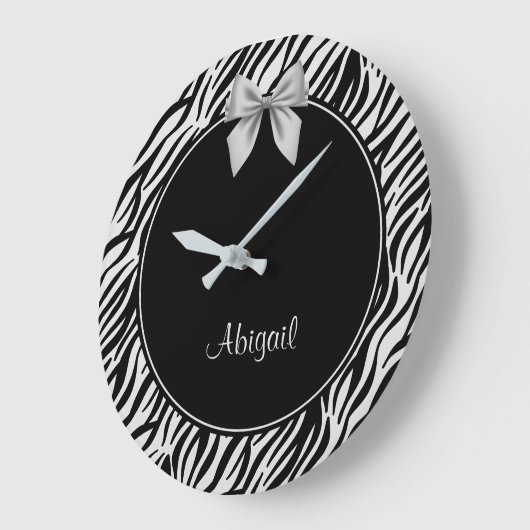 銀と黒のゼブラ印パーソナライズされた画 ラージ壁時計 (傾斜)