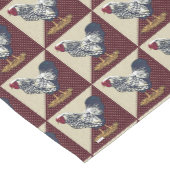 銀によってひもで締められるWyandotteのオンドリのクリームはバーガンディに点を打ちます ショートテーブルランナー (コーナー)