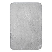 「銀のエレガンス：エッチングされたハイビスカス開花」 バスマット (正面縦)