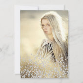 銀のグリッターがちりばめられたネイビーの写真が、きらきらと輝くティアラ　スウィート16 招待状 (裏面)