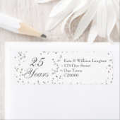 銀のスターダストのコンフェティで25回目の結婚記念日をお祝い ラベル (インサイチュ)