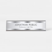 銀の個性を魅力的にエレガント見せモダンる デスクネームプレート (正面)