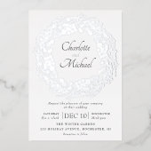 銀の冬のベリーのリースの結婚式 箔招待状 (正面)