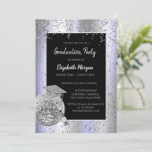 銀の卒業式帽子、ディスコボール、コンフェティ、ラベンダーとワイン 招待状 (スタンド正面)