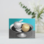 銀の台座の上の金ゴールドと銀のリンゴ ポストカード (スタンド正面)