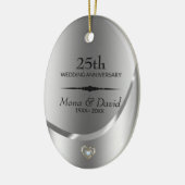 銀の背景と黒の仕切り セラミックオーナメント (左)