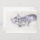 銀の若い虎猫ネコが羊の皮に横たわっている ポストカード (正面/裏面)