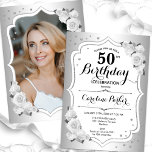 銀エレガント白写真第50誕生日 招待状<br><div class="desc">エレガントフローラ50歳の誕生日の招待状とカードの後ろの写真。グラムデザインフェイク銀。白いバラ、スクリプトフォント、紙吹雪を備えている。大人スタイリッシュのお祝いパーティーに最適。独自の詳細でパーソナライズどんなカスタマイズ年でもいい！印刷されたZazzle招待状または即時ダウンロードのデジタル印刷可能なテンプレート。</div>