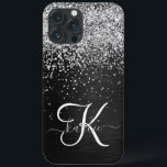 銀カスタムグリッターブラックスパークルモノグラム iPhone 13 PRO MAXケース<br><div class="desc">ブラックのブラシ付きエレガントメタリック背景に銀のグリッターを搭載したかわいらしトレンディーの電話ケーきらめくスのデザインを簡単にパーソナライズ。</div>